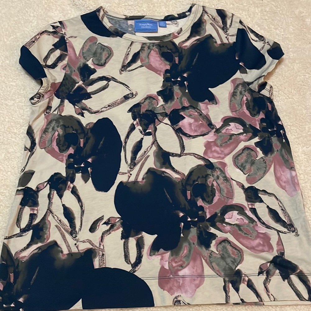 Vera Wang Flower Tee